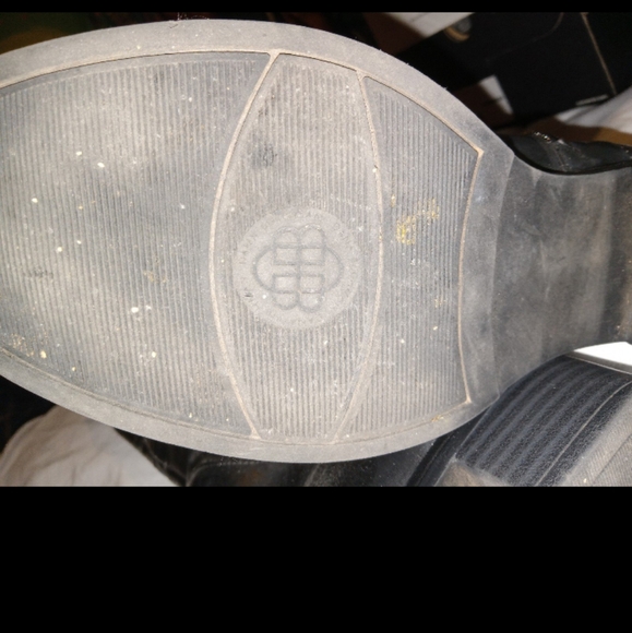 Dana Buckman ladies boots. Size 8. Good condition. Small scuff on inside of left - Picture 4 of 6